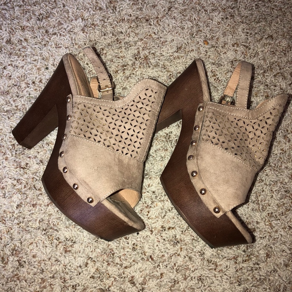 ✨Wooden Heel Platforms✨